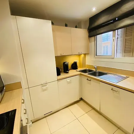 Two Bedroom In The Center Of A Few Steps From The Croisette And The Palais - 2078 *