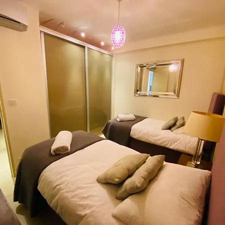 Two Bedroom In The Center Of A Few Steps From The Croisette And The Palais - 2078